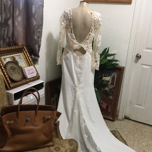 Classy Maggie sottero wedding dress 👰‍♀️ - Picture 4 of 7